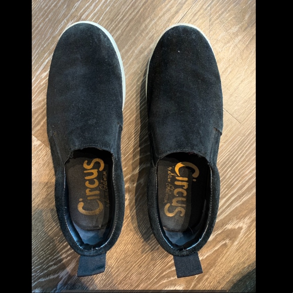 Black platform sneakers